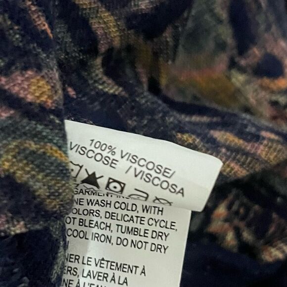 Super Soft Essential Boho Short Sleeve Scoop Neckline Graphic Tee Small - Picture 8 of 9